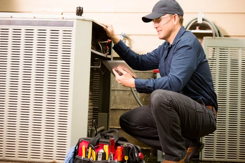 When to Call an AC Technician About a Problem in Barstow, CA
